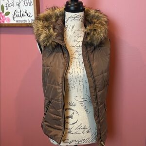 Love Tree Brown Quilted Vest with Fur Trim